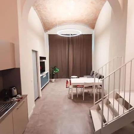 Center-town Elegant Loft Apartamento